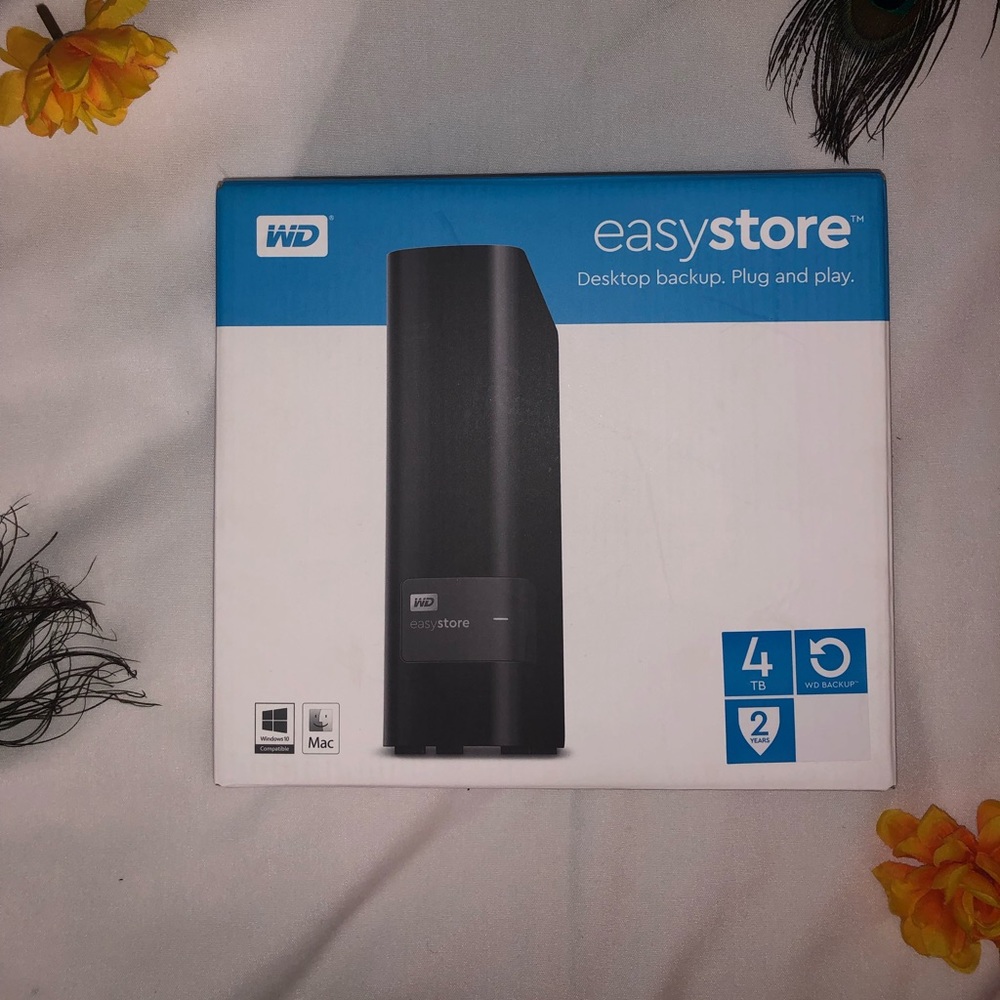 Easy Store Desktop Backup. Plug and play.
